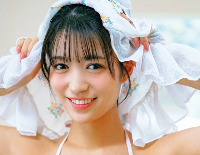 アイドルグループ「#Mooove!」赤色担当の赤間四季(あかま・しき)「以前は水着の撮影が恥ずかしかったんですが、今回は堂々とできました」
